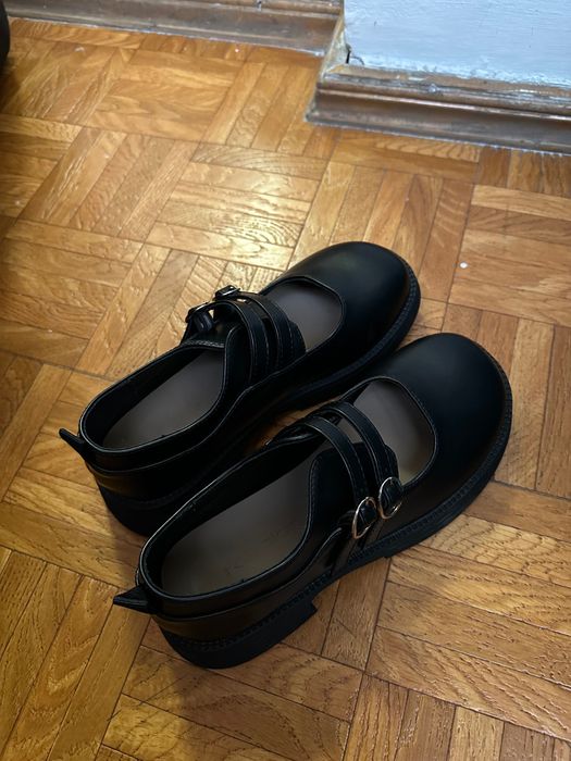 Черный туфли школьные