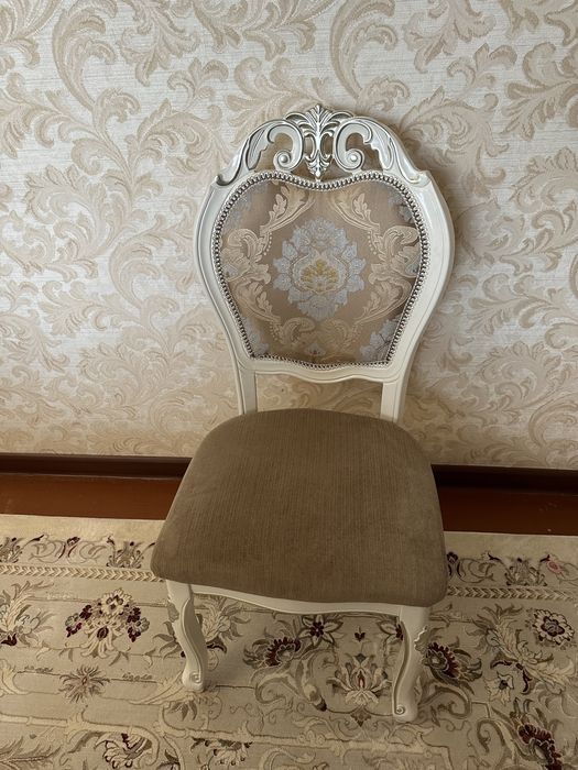 Срочно продам стол со стульями!