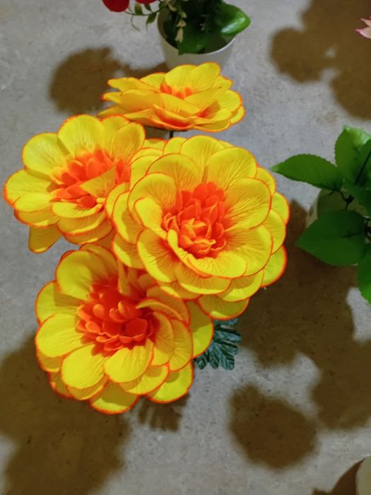 Tuvakdagi Suniy Gullar