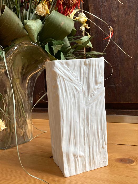 KPM Berlin vaza portelan alb biscuitat design minimalist