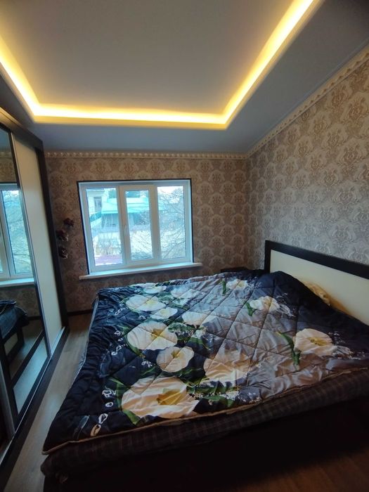 Сотилади Яшнабод ок уй 4.5сот 11 хона  фасад 15 метр нархи 130000 у.е