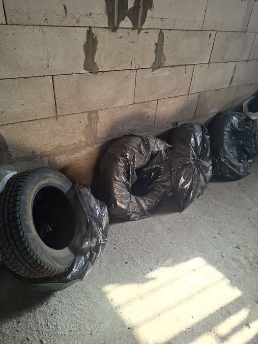 Продам Автошины 215 60 R16