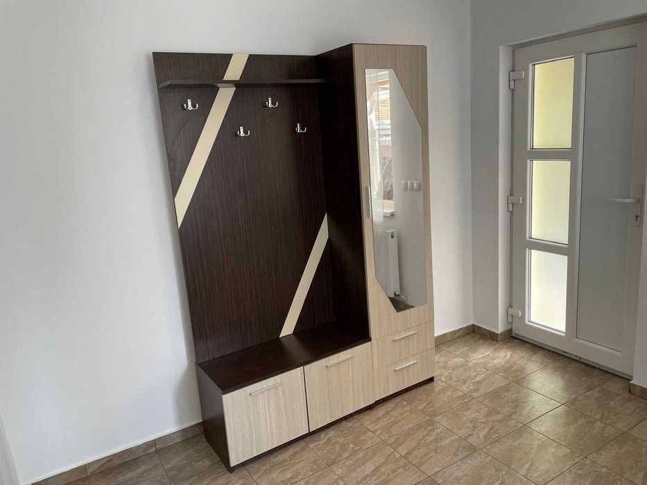 Casa singur in curte