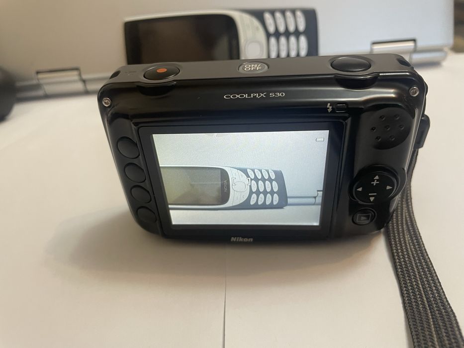 Nikon Coolpix S30 antiacvatic( 3 m)  3x zoom optic,10 mpx