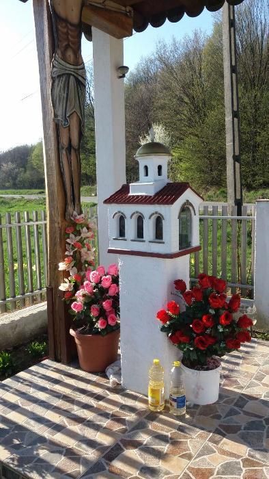 bisericute grecesti, troite grecesti, romania, bisericute luminoase.