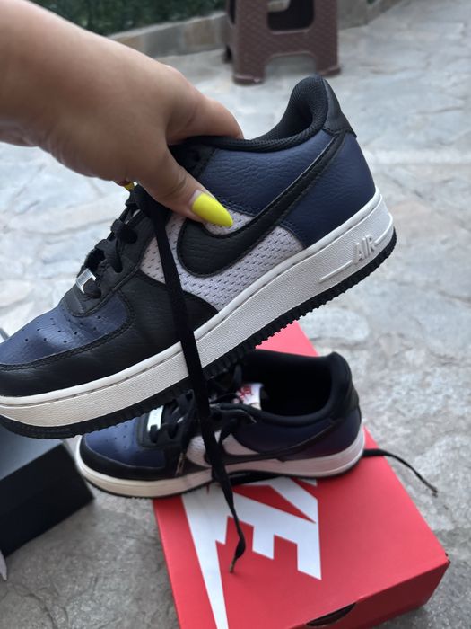Запазени оригинални маратонки на Nike