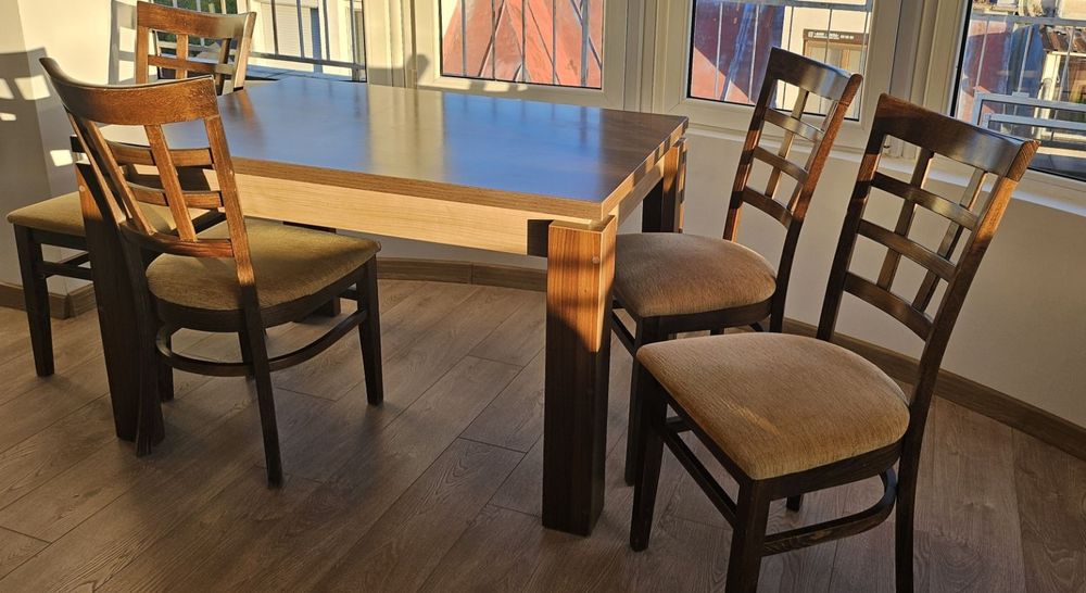 Маса с четири стола