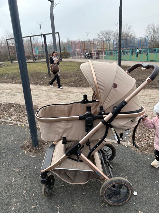 Продаю Прогулочная коляска- трансформер Ining Baby.