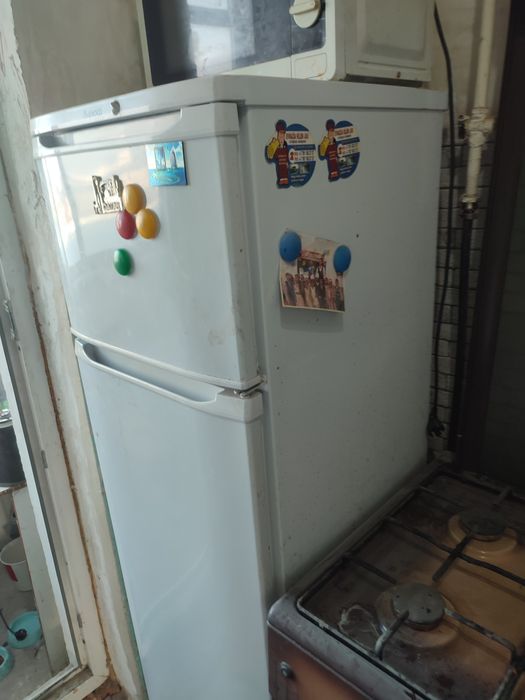 Продаю срочно холодильник и газовую е