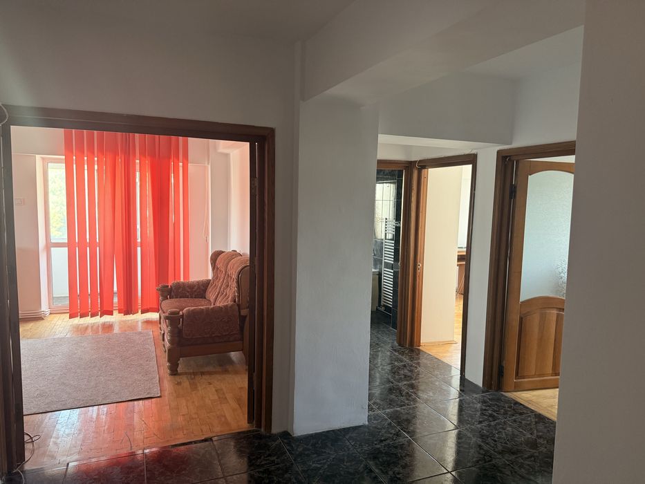 Inchiriez apartament 3 camere Piata Independentei