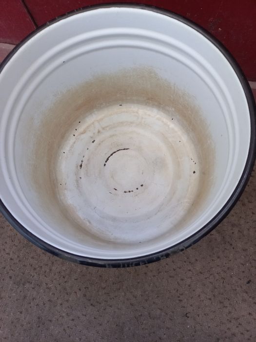 Срочно продам эмалированную кастрюлю