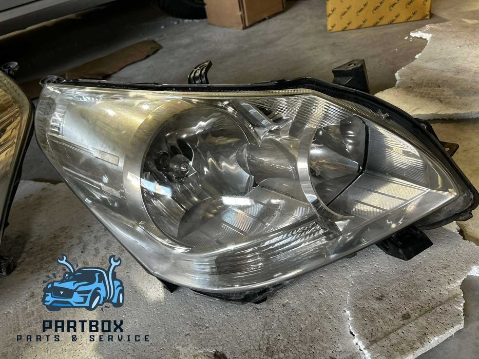 Фарове Toyota Verso 2010