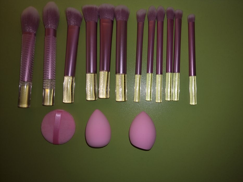 12 четки + 3 бюти блендерa