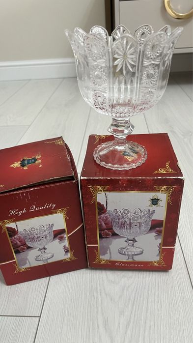 Продам вазу конфетницу