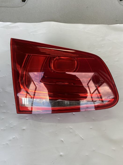 Lampa stanga pe haion portbagaj VW Touareg 2010-2016