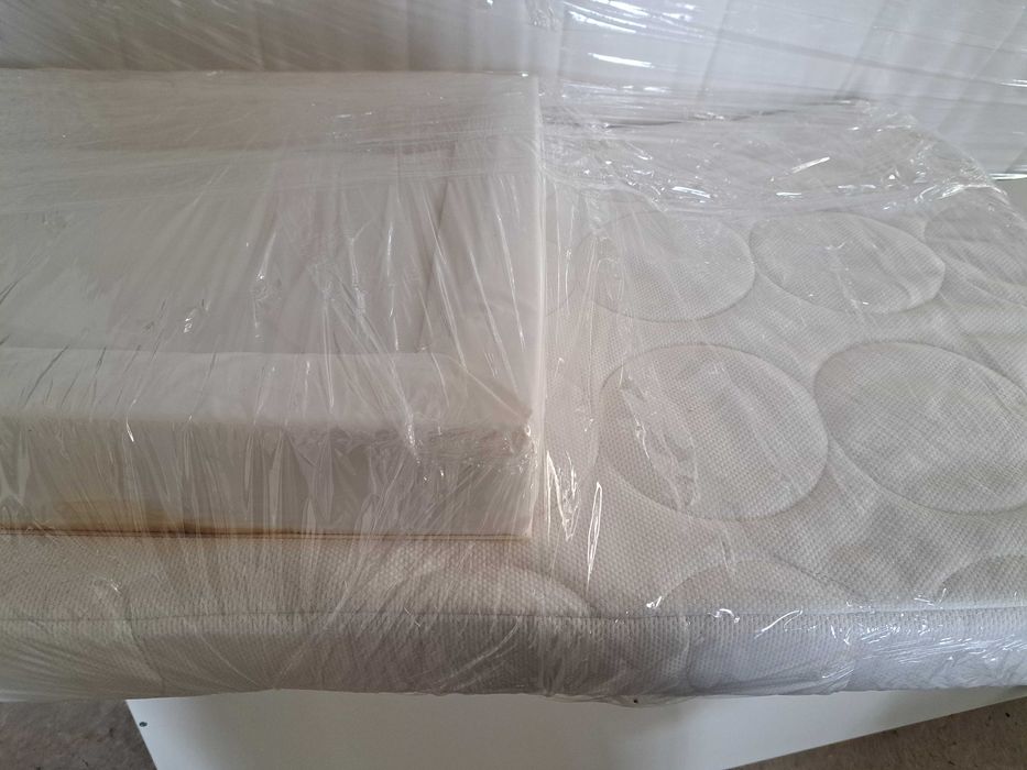 Masa de infasat cu saltea Ikea