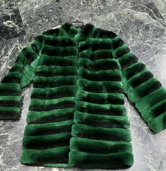 Vand haina de blana din Chinchilla-Rex toate marimile 1300 lei!!