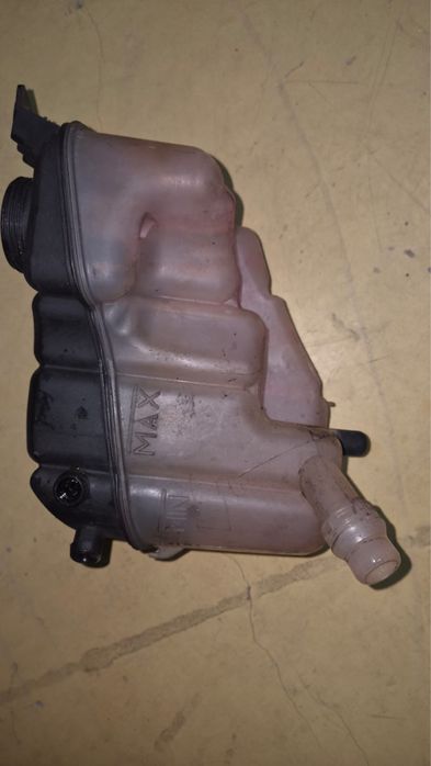 Расширительный бочек на Ford