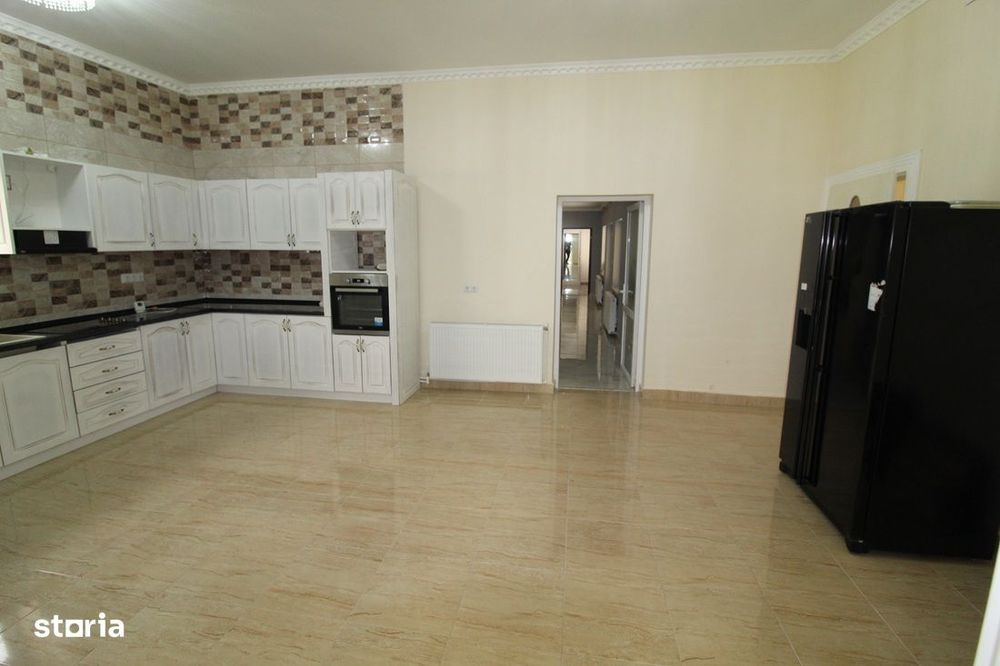 Închiriez casă în Hunedoara, zona Facultatea de Inginerie, teren 750mp