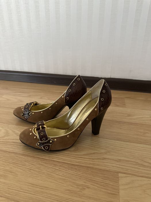 Продам женские туфли