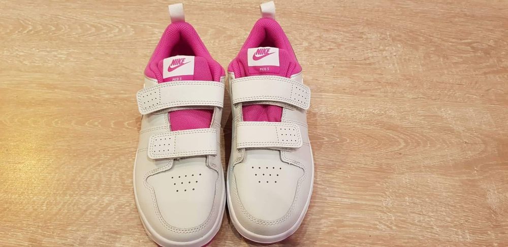 Adidasi NIKE noi, originali