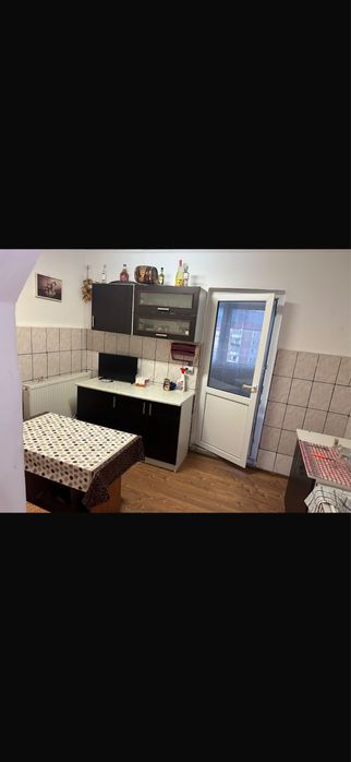 Vand apartament  la pachet cu garaj mare .Garajul este situat la 50 m de bloc.