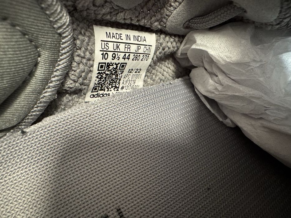 Schimb/ Vand Yeezy Steel Grey ca noi marime: 44