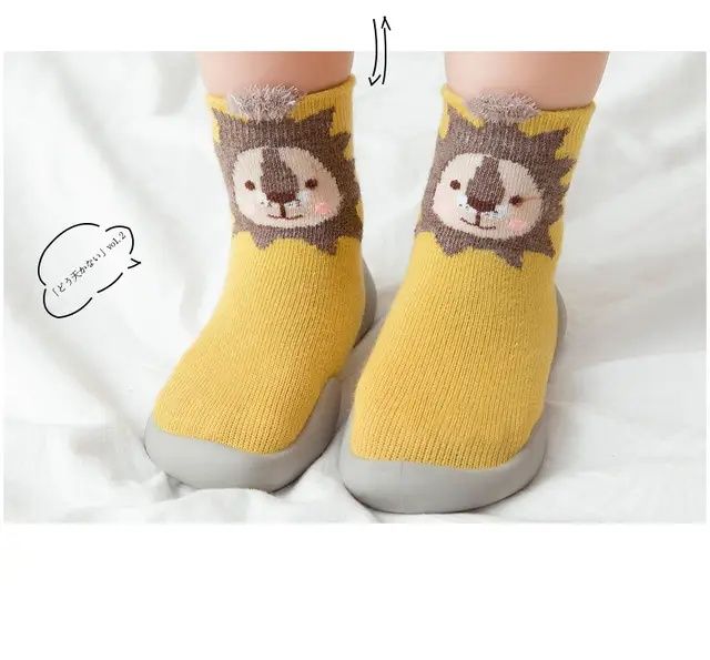 Детски чорапи с гумена подметка