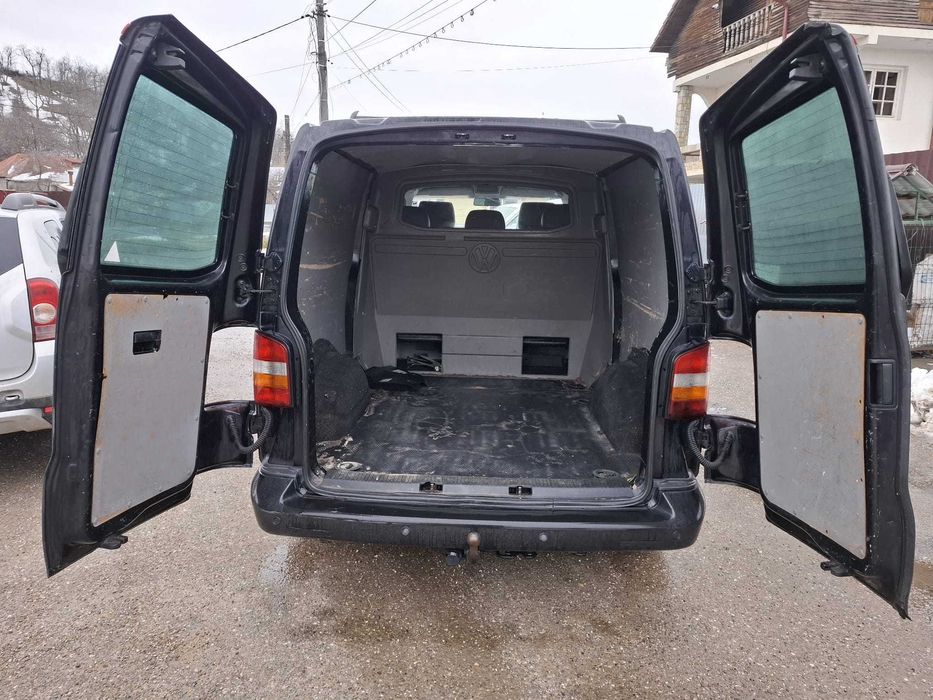 VW Transporter T5 F60-Edition Autoutilitara 5 locuri 6 usi 2008 2.5TDi 180 CP E4 CutieAut AC Piele, recent adus