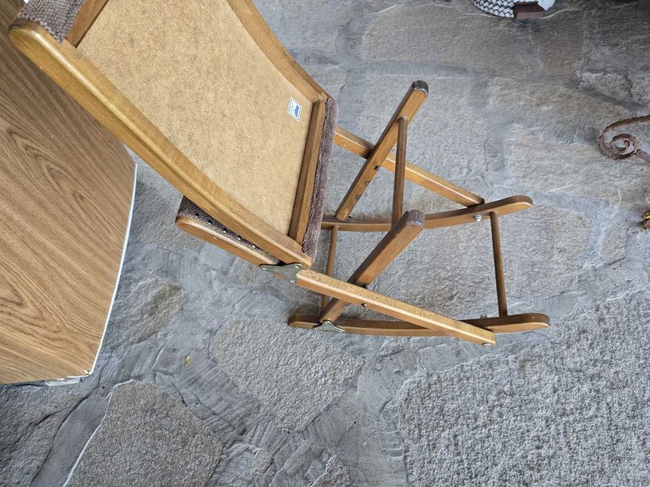 Антикварно столче за крака