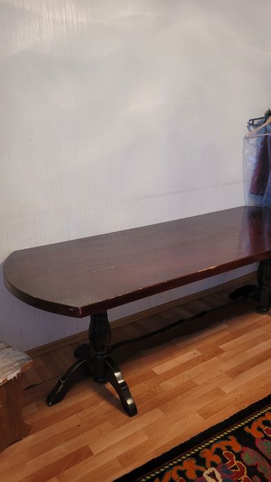 Продаётся большой деревянный стол