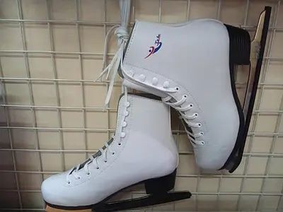 Продам новые коньки