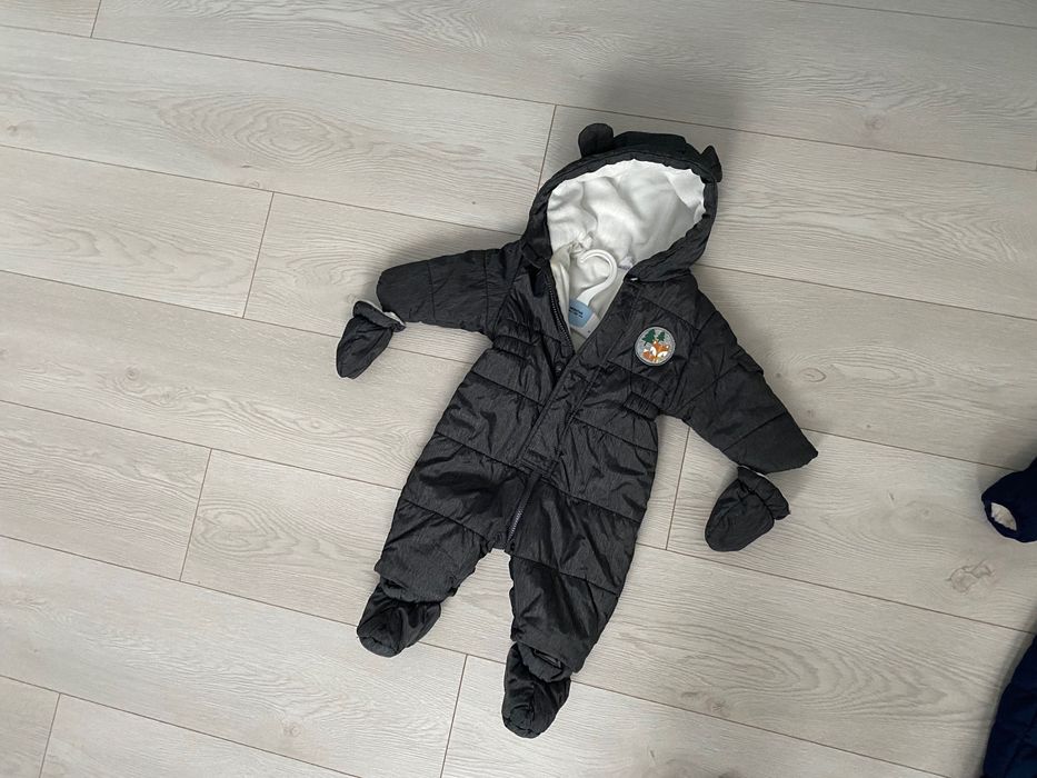 Combinezon iarna bebe cu mănuși nu Nike guess