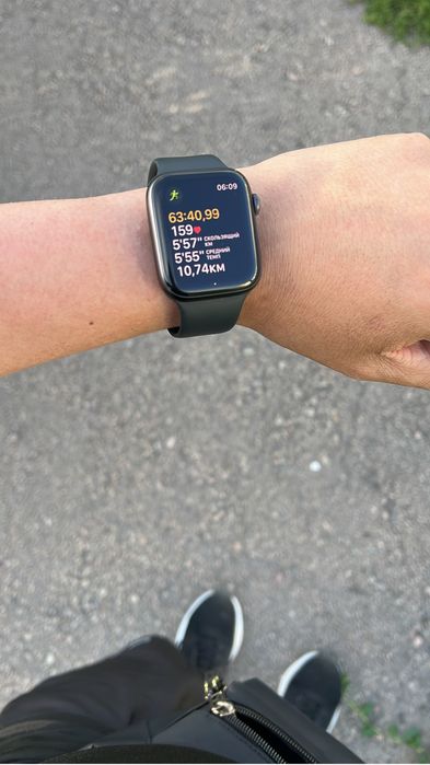 Продам смарт часы Apple Watch SE  44 mm