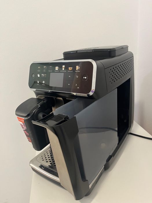 Продаваме автоматична кафемашина Philips LatteGo
