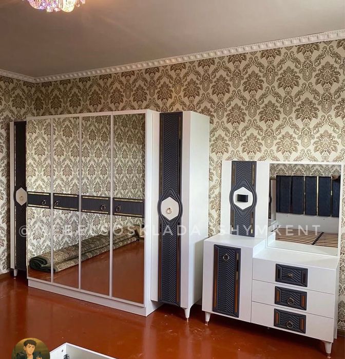 Мебель спальный гарнитура.