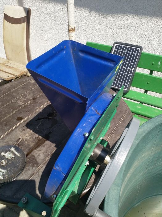 Tocătoare fructe ,/ Mașina de tocat mere ,fructe