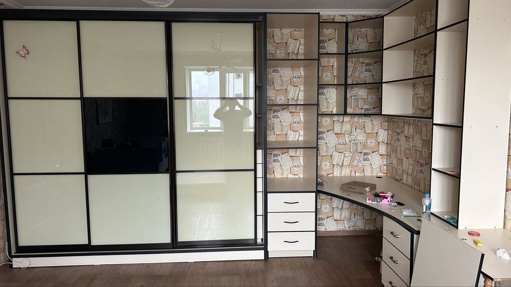 Шкаф-купе с рабочей зоной