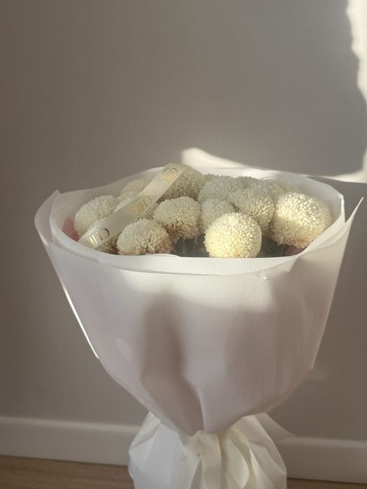 Момоко белые цветы