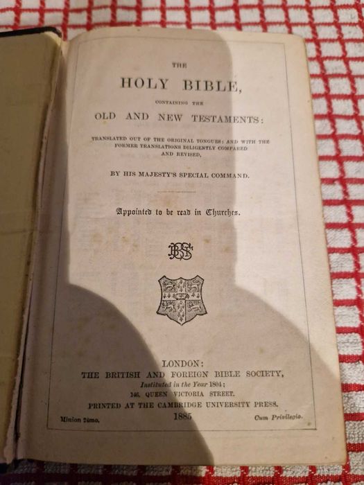 Biblia / Biblie veche, 1885, lb. engleza, 15x10x4 cm , coperta piele, pagini aurite pe lateral