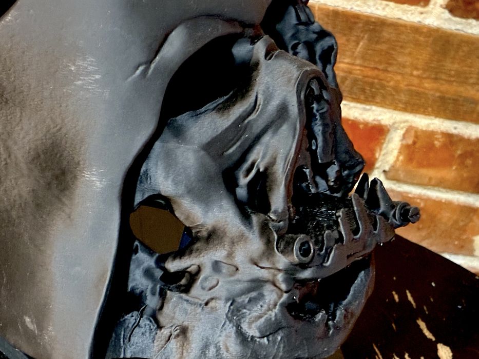 Star Wars. Разтопения шлем от кладата на Darth Vader