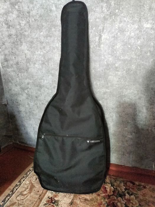 Продам гитару с чехлом