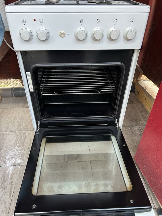 Aragaz 4 ochiuri cu aprindere + cuptor electric