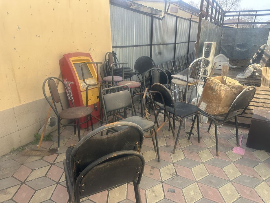 Отбам даром стулья