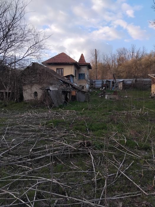 Vând casa în varvoru de sus
