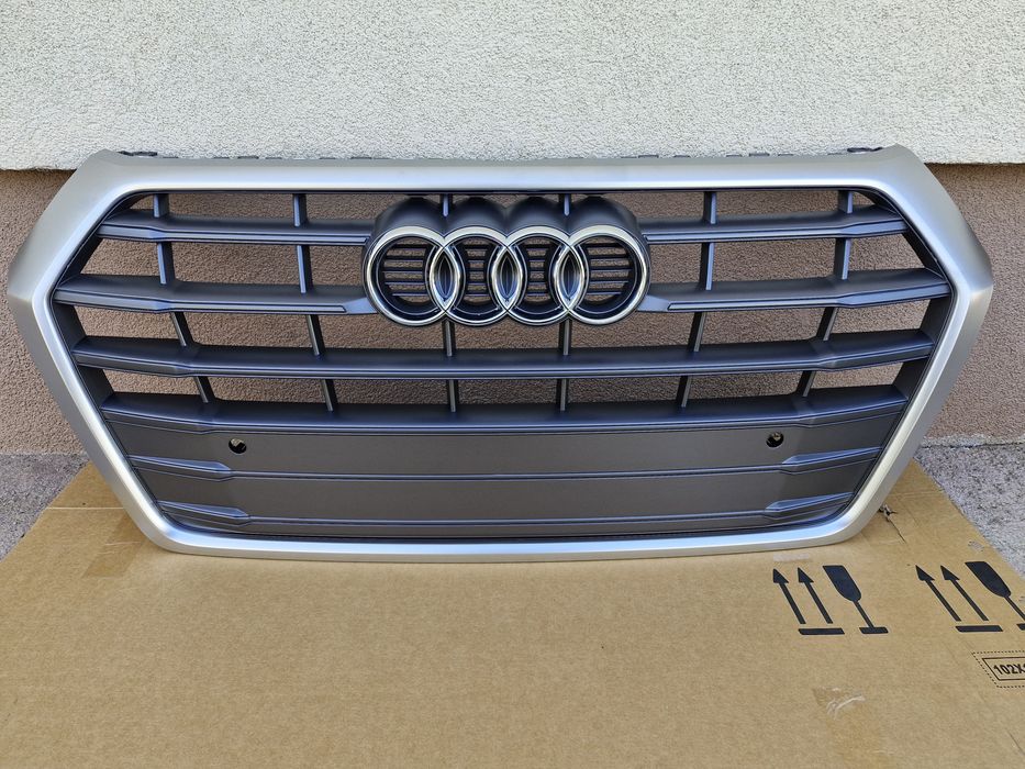 Grila centrala Audi Q5  NOUA  2016-2020