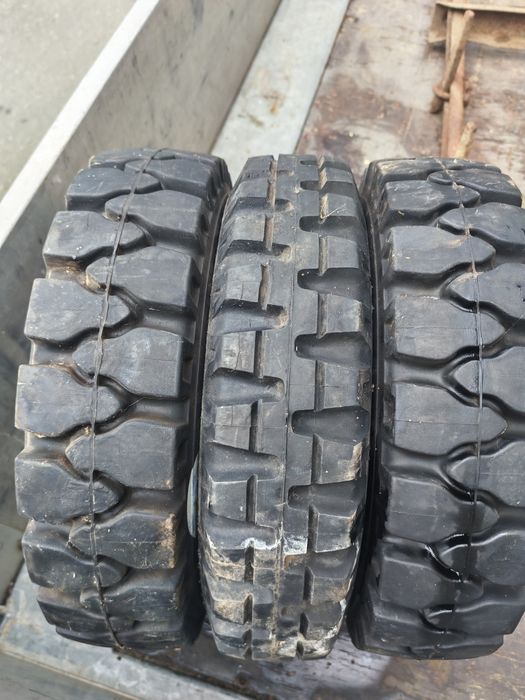 Cauciuc plin 4.00-8 pentru motostivuitoare sau utilaje  ,trei bucăți