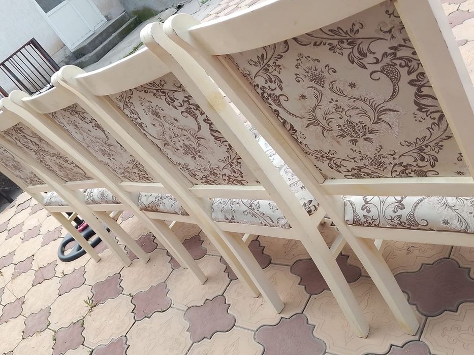 Обеденный столы со стульями