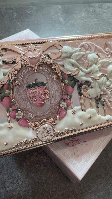 Новая палетка от Flower knows