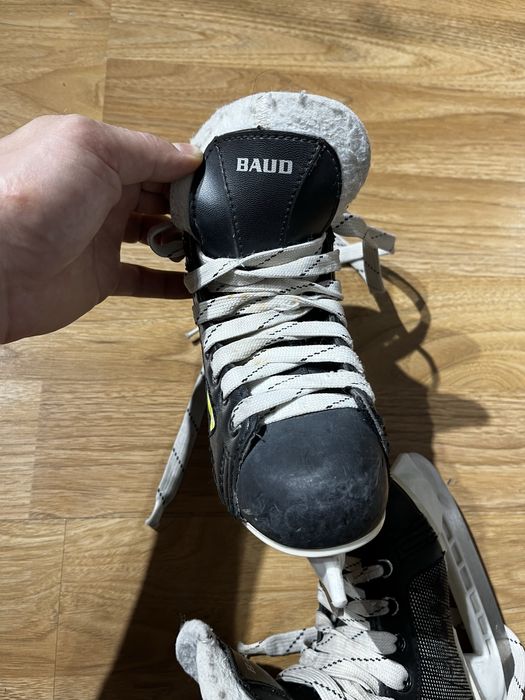 Продам детские коньки